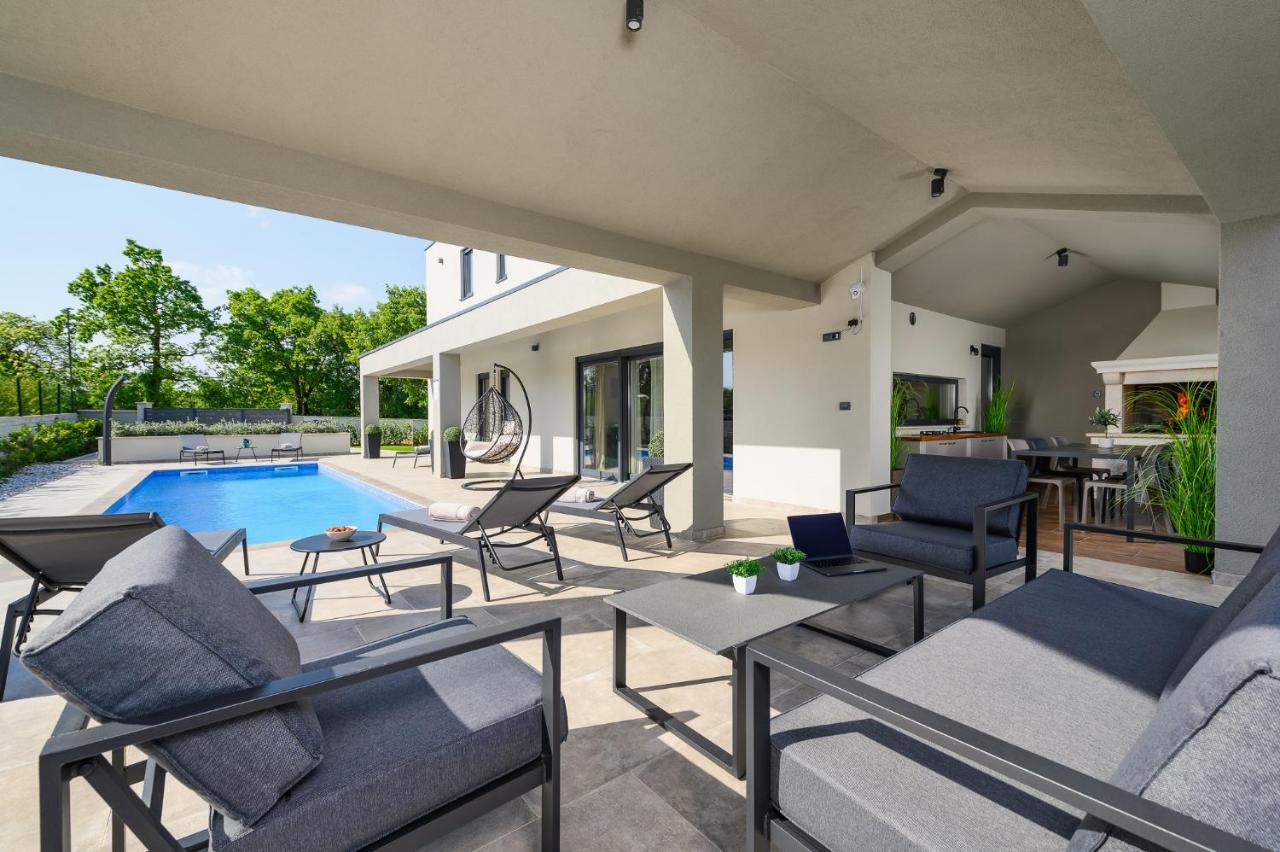 Villa Nobu Mali Vareški Kültér fotó
